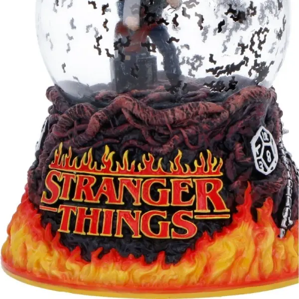 Stranger Things - Boule à neige Eddie's Sacrifice 14 cm